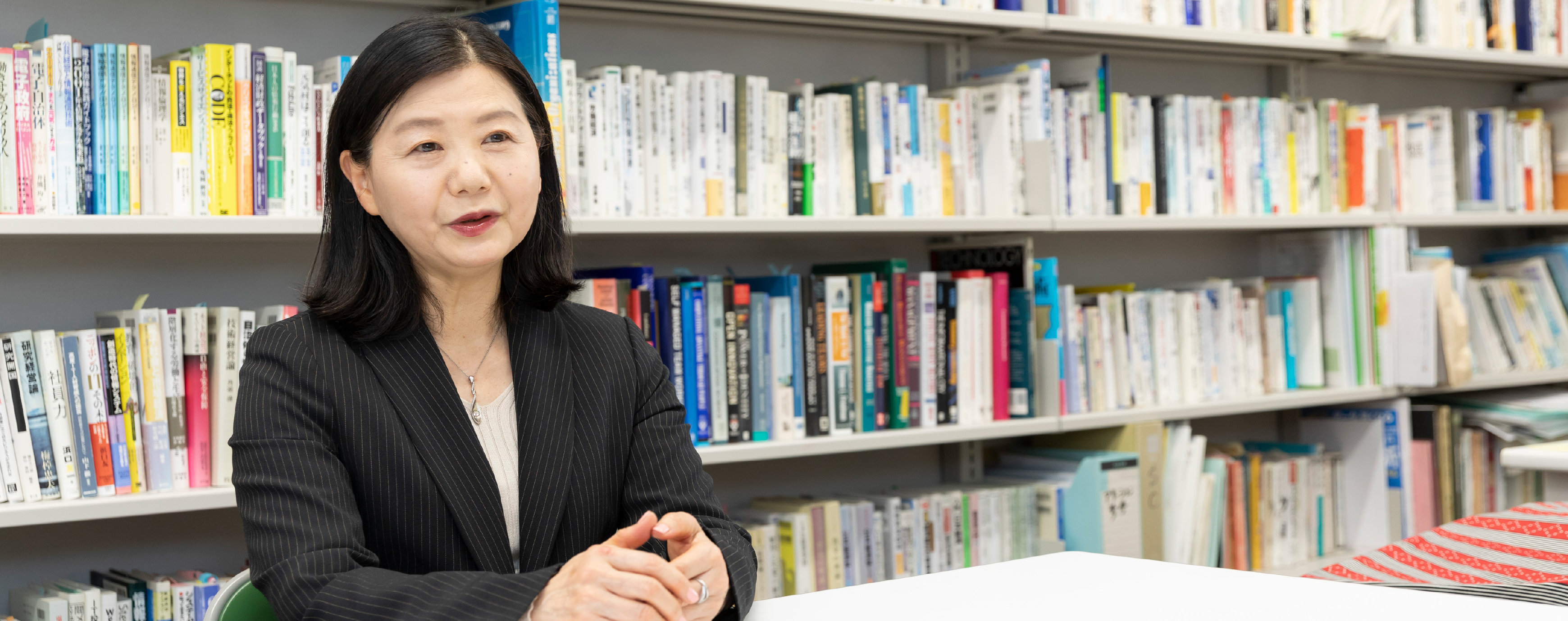 小豆川 裕子学部長