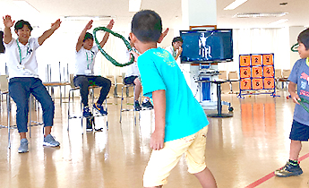 夏休みの1日を大学生と学び遊ぶ 夏休みひまわり講座 浜松キャンパス News Topics 常葉大学 10学部19学科の総合大学 静岡県